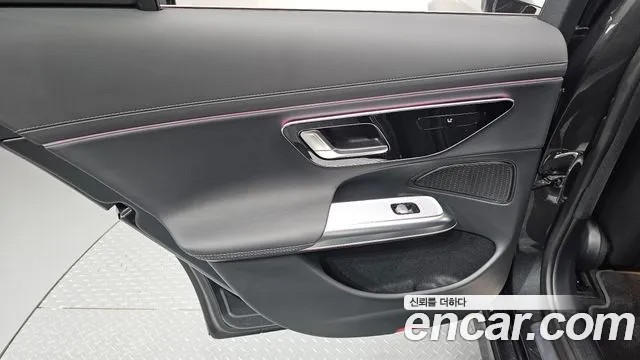 Mercedes-Benz E-Class — Фото автомобиля 25