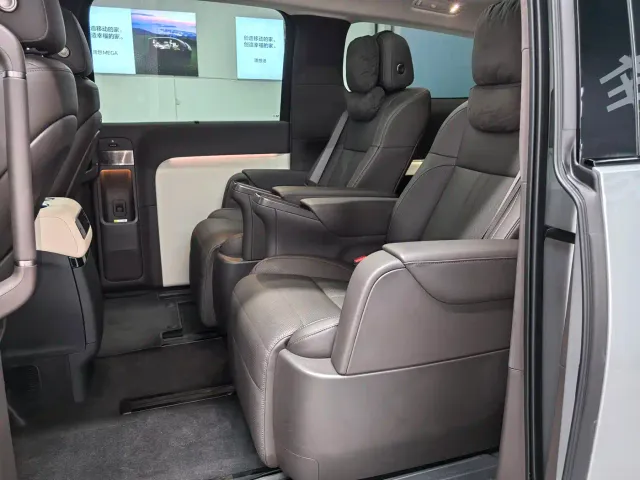 Li Auto MEGA — Фото автомобиля 8