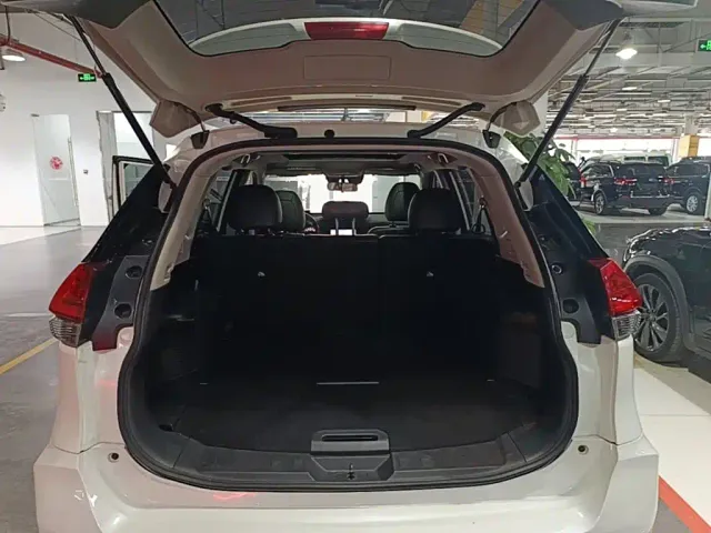 Nissan X-Trail — Фото автомобиля 18