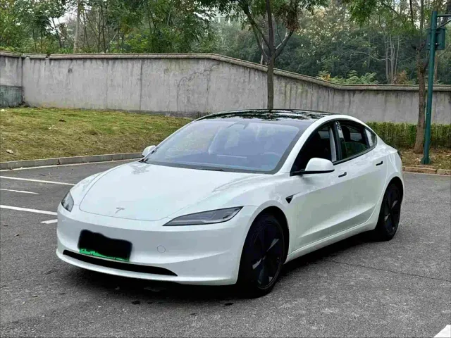 Фотография автомобиля — Tesla Model 3