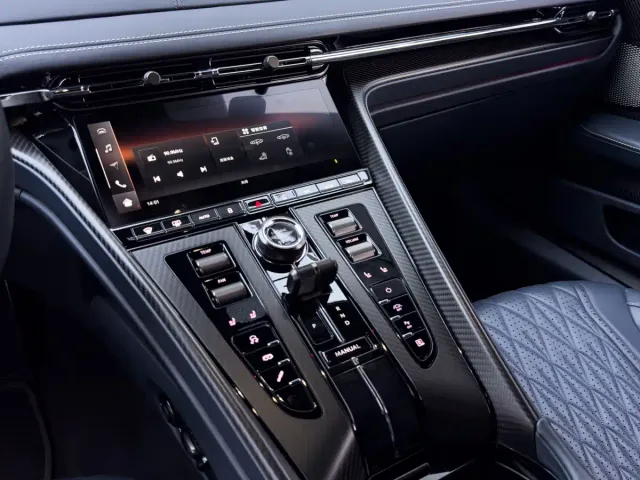 Aston Martin DB12 — Фото автомобиля 23