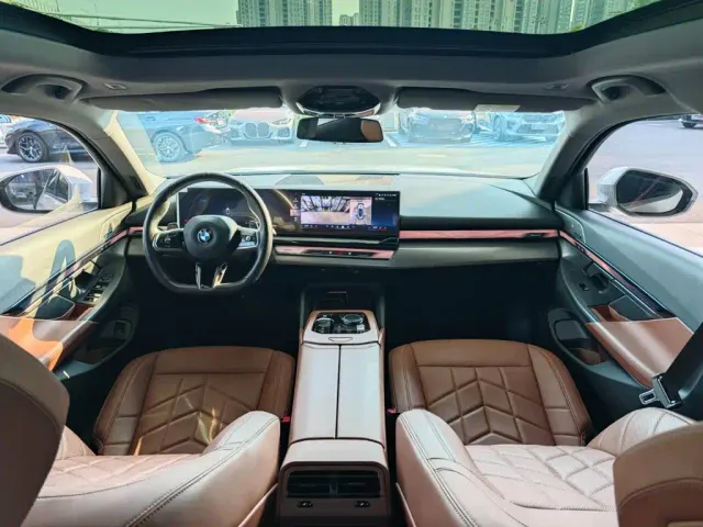 BMW 5 Series — Фото автомобиля 8