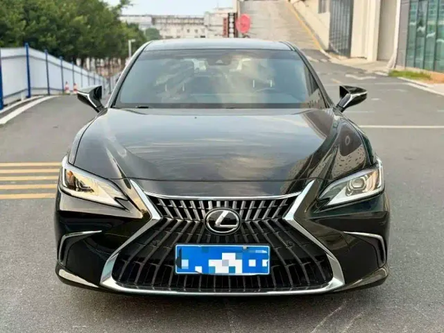 Lexus ES — Фото автомобиля 2