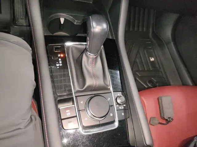 Mazda Axela — Фото автомобиля 13