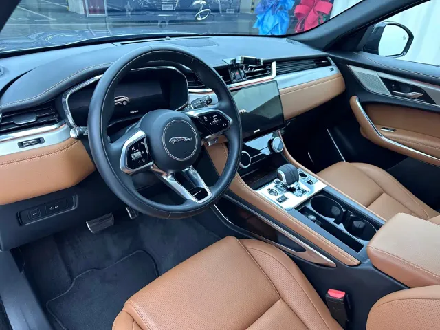 Jaguar F-Pace — Фото автомобиля 6
