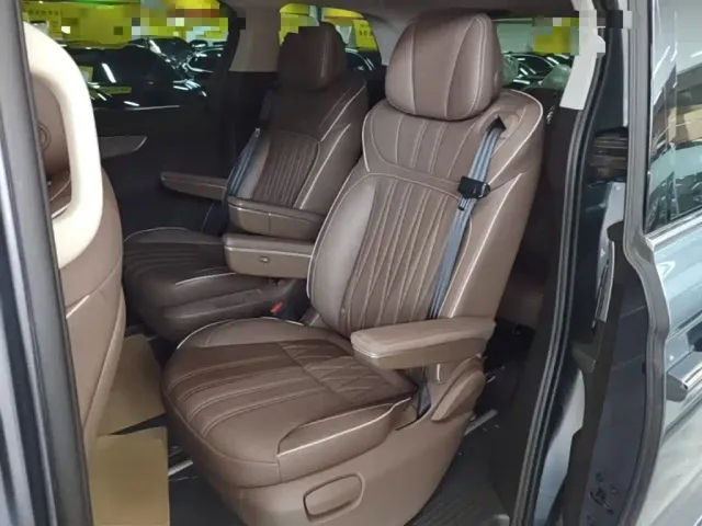 Roewe iMAX8 — Фото автомобиля 16