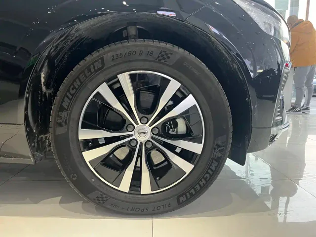 Volvo XC60 — Фото автомобиля 19