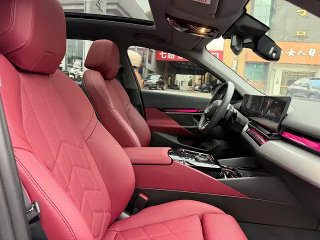 BMW 5 Series — Фото автомобиля 10