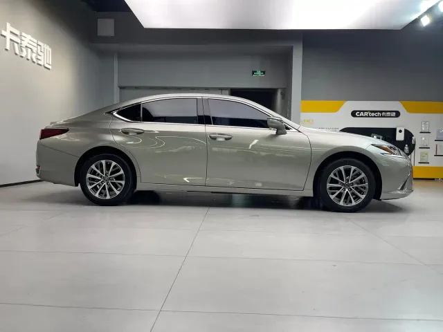 Lexus ES — Фото автомобиля 7
