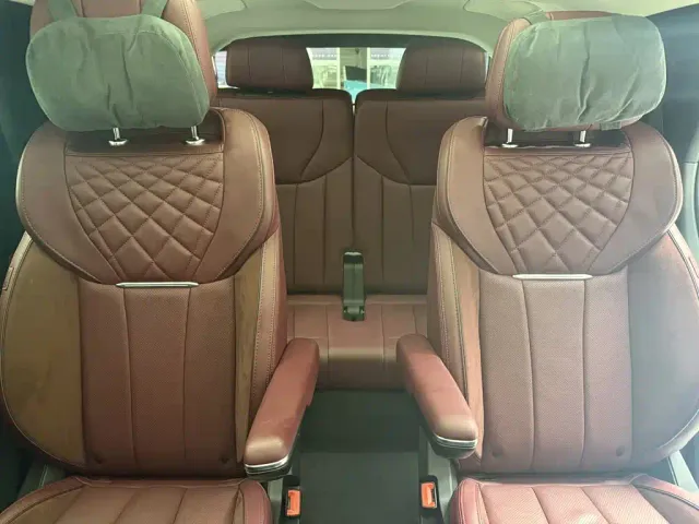Hongqi E-HS9 — Фото автомобиля 15