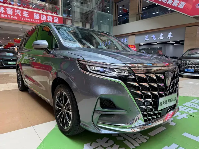Roewe iMAX8 — Фото автомобиля 4