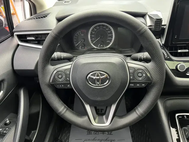Toyota Corolla — Фото автомобиля 10