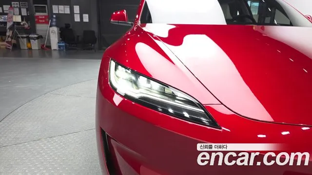 Tesla Model 3 — Фото автомобиля 7