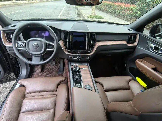 Volvo XC60 — Фото автомобиля 5