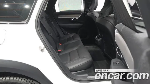 Вольво V90 — Фото автомобиля 10