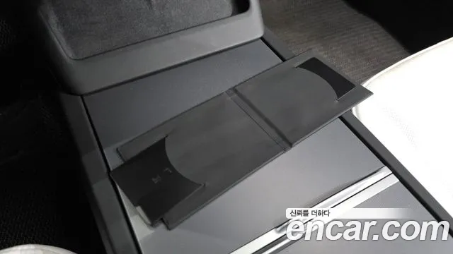 Tesla Model 3 — Фото автомобиля 28