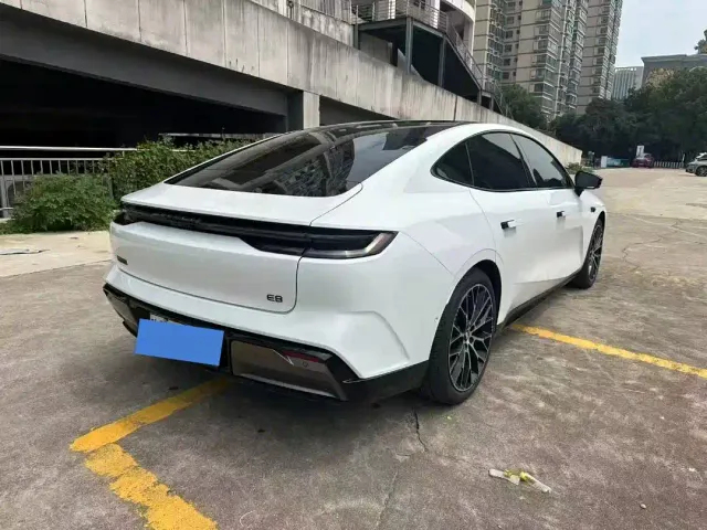 Geely Galaxy E8 — Фото автомобиля 4