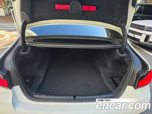 BMW 5 Series G30 — Фото автомобиля 15