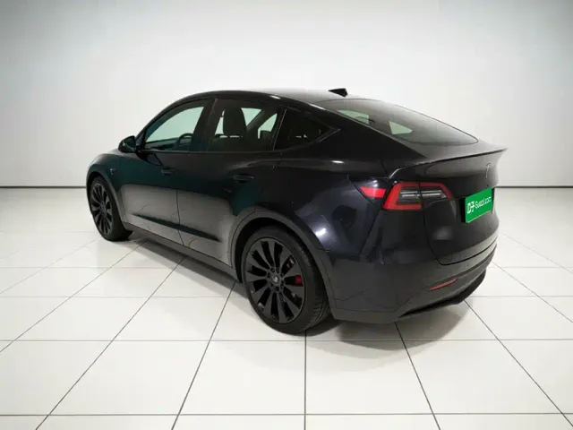Tesla Model Y — Фото автомобиля 4