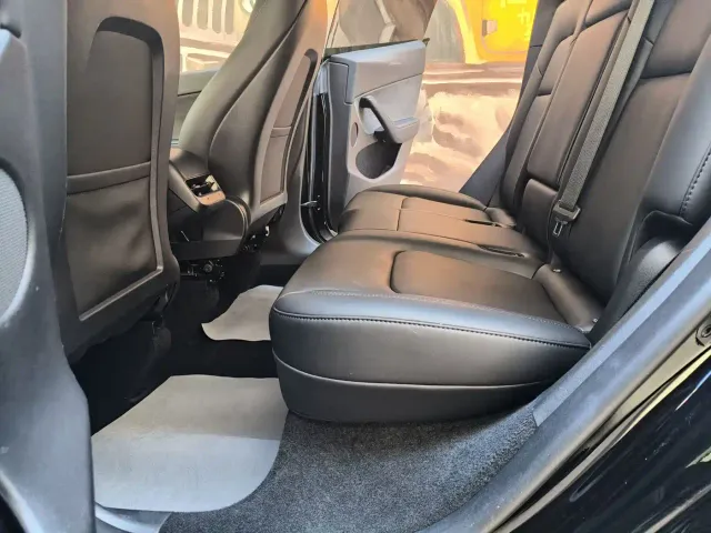Tesla Model Y — Фото автомобиля 7