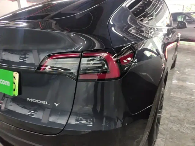 Tesla Model Y — Фото автомобиля 7