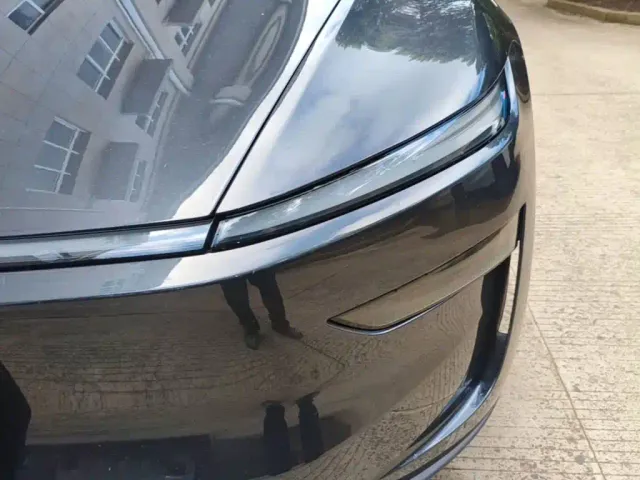 Tesla Model Y L — Фото автомобиля 23
