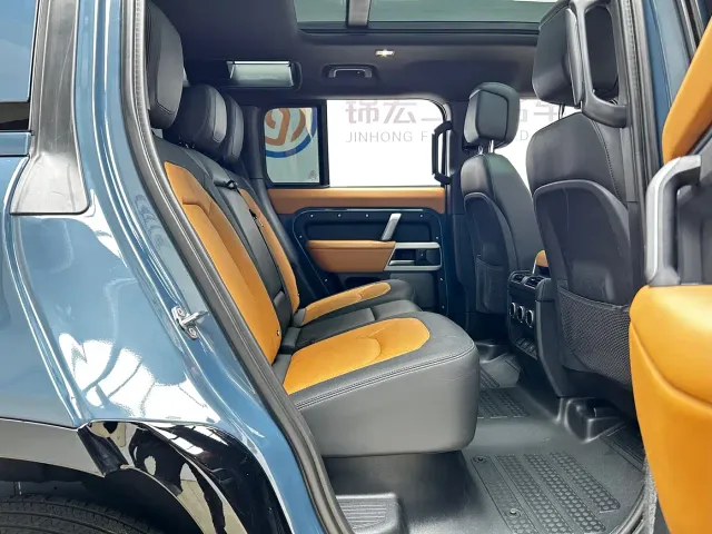Land Rover Defender — Фото автомобиля 19