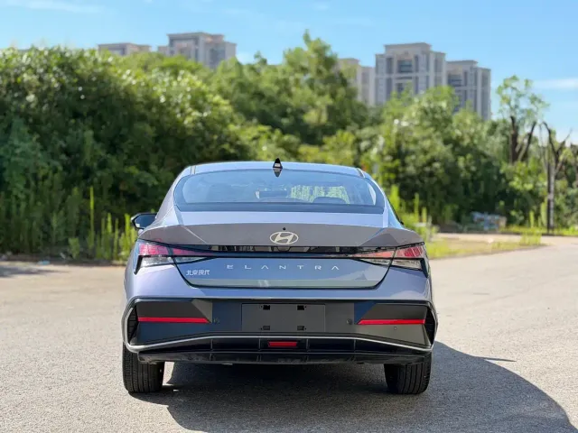 Hyundai Elantra — Фото автомобиля 5