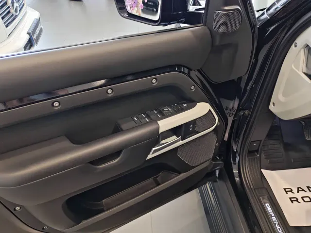 Land Rover Defender — Фото автомобиля 5