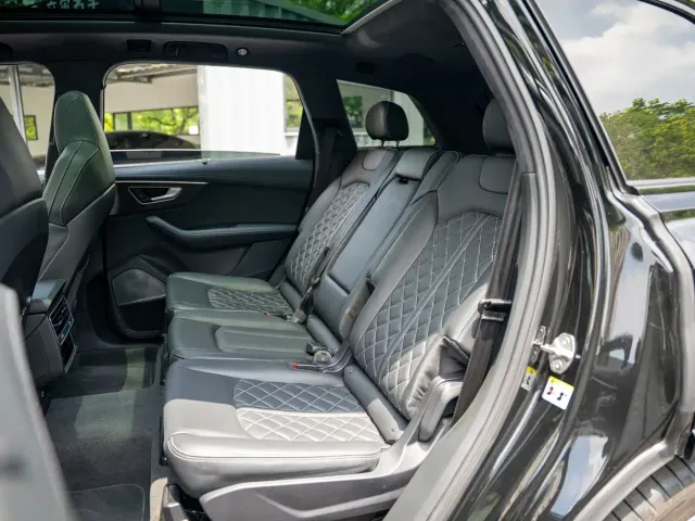 Audi SQ7 — Фото автомобиля 15