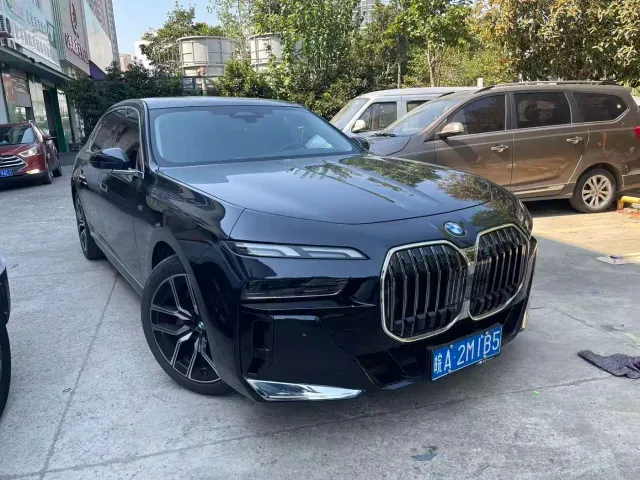 BMW 7 Series — Фото автомобиля 3