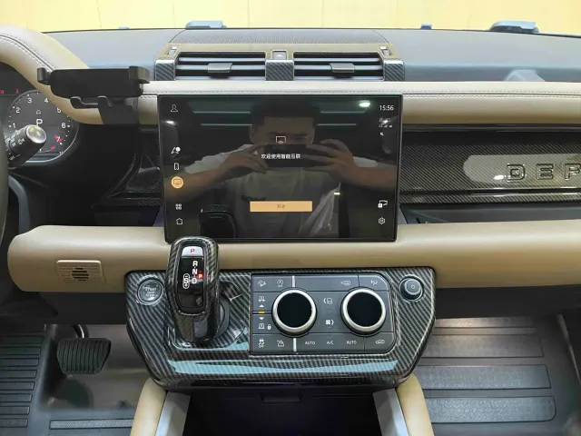 Land Rover Defender — Фото автомобиля 14
