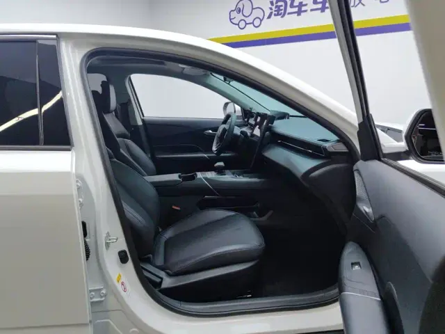 Changan Eado — Фото автомобиля 8
