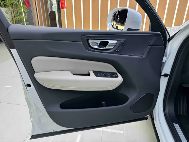 Volvo XC60 — Фото автомобиля 10