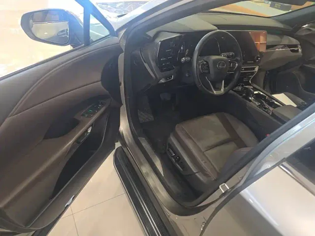 Lexus RX — Фото автомобиля 20