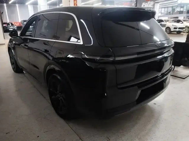 Li Auto L8 — Фото автомобиля 4