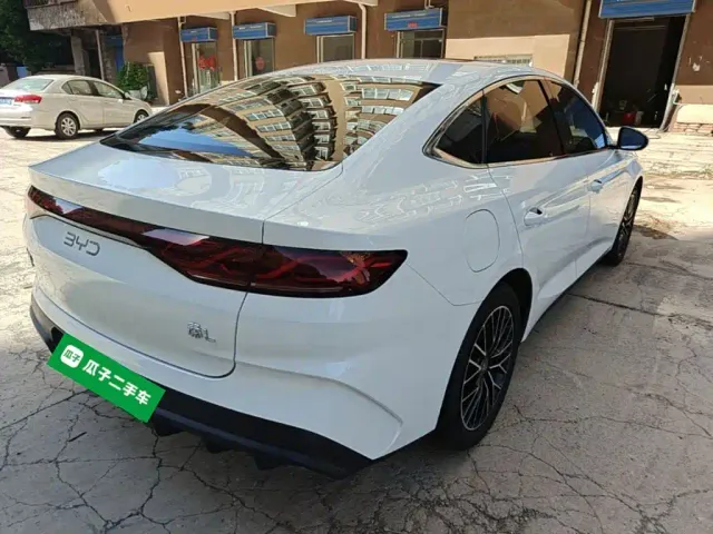 BYD Qin L — Фото автомобиля 6