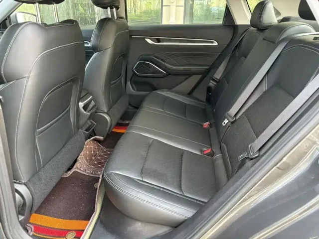 Geely Emgrand — Фото автомобиля 12