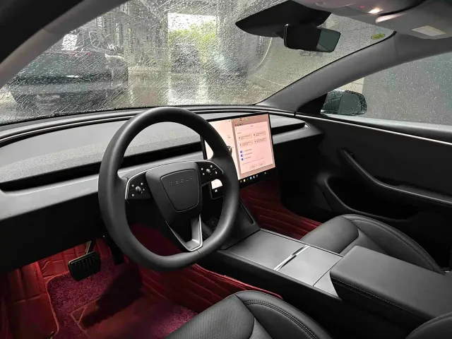 Tesla Model 3 — Фото автомобиля 13