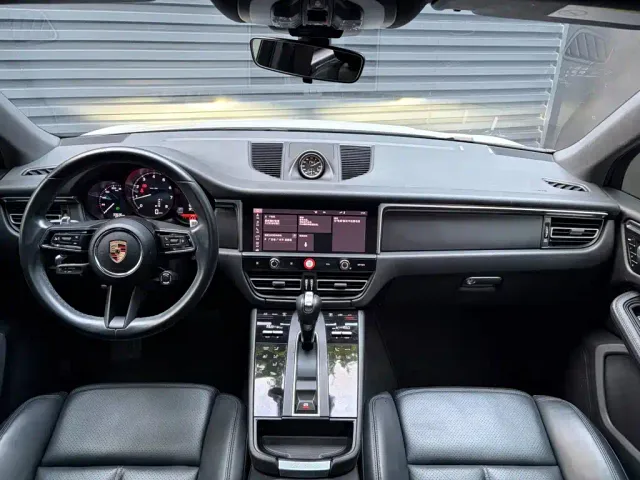 Porsche Macan — Фото автомобиля 22