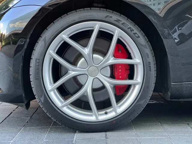 Tesla Model 3 — Фото автомобиля 8