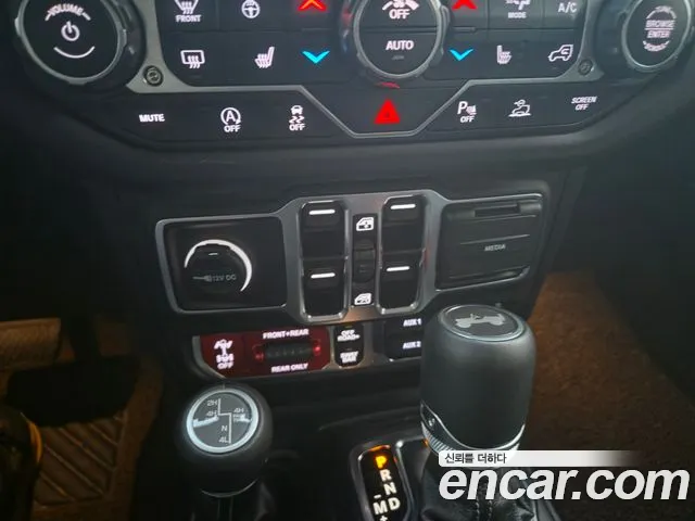 Jeep Wrangler — Фото автомобиля 10