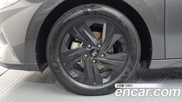 Hyundai Avante CN7 — Фото автомобиля 5