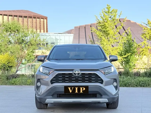 Toyota RAV4 — Фото автомобиля 2