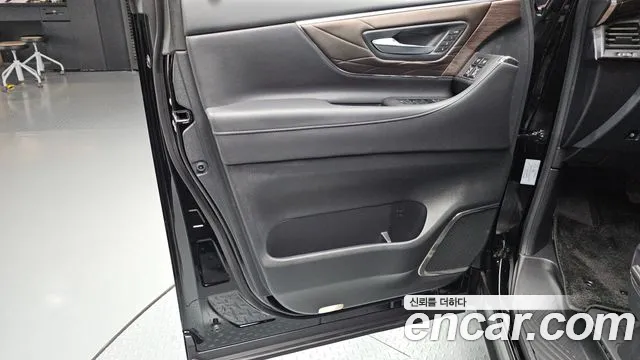 Toyota Alphard — Фото автомобиля 14
