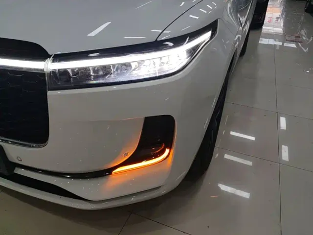 Li Auto ONE — Фото автомобиля 23