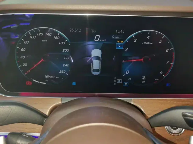 Mercedes-Benz E-Class — Фото автомобиля 14