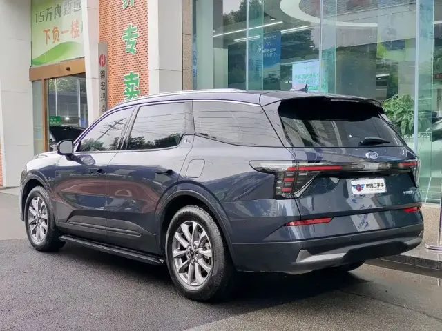 Ford Edge — Фото автомобиля 4