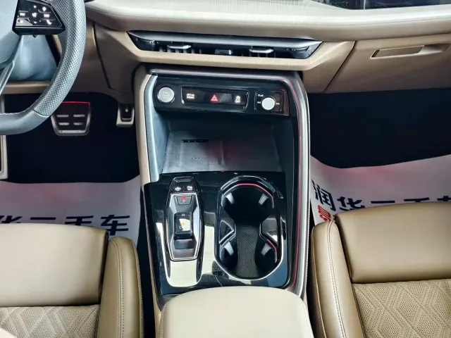 Audi Q5L — Фото автомобиля 12
