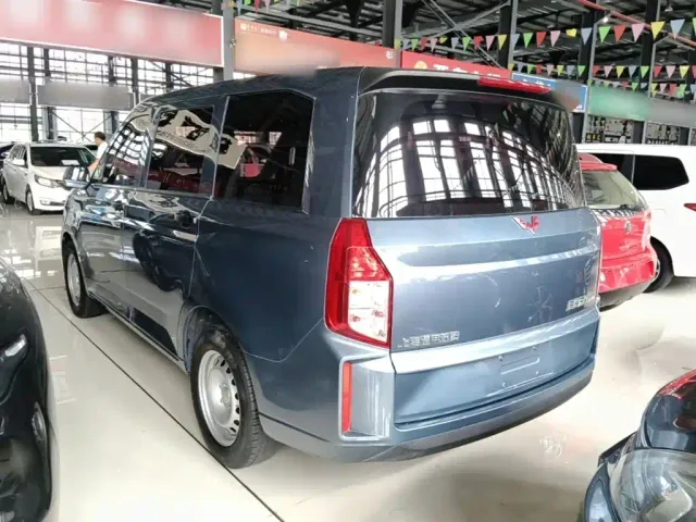 Wuling Hongguang Plus — Фото автомобиля 4